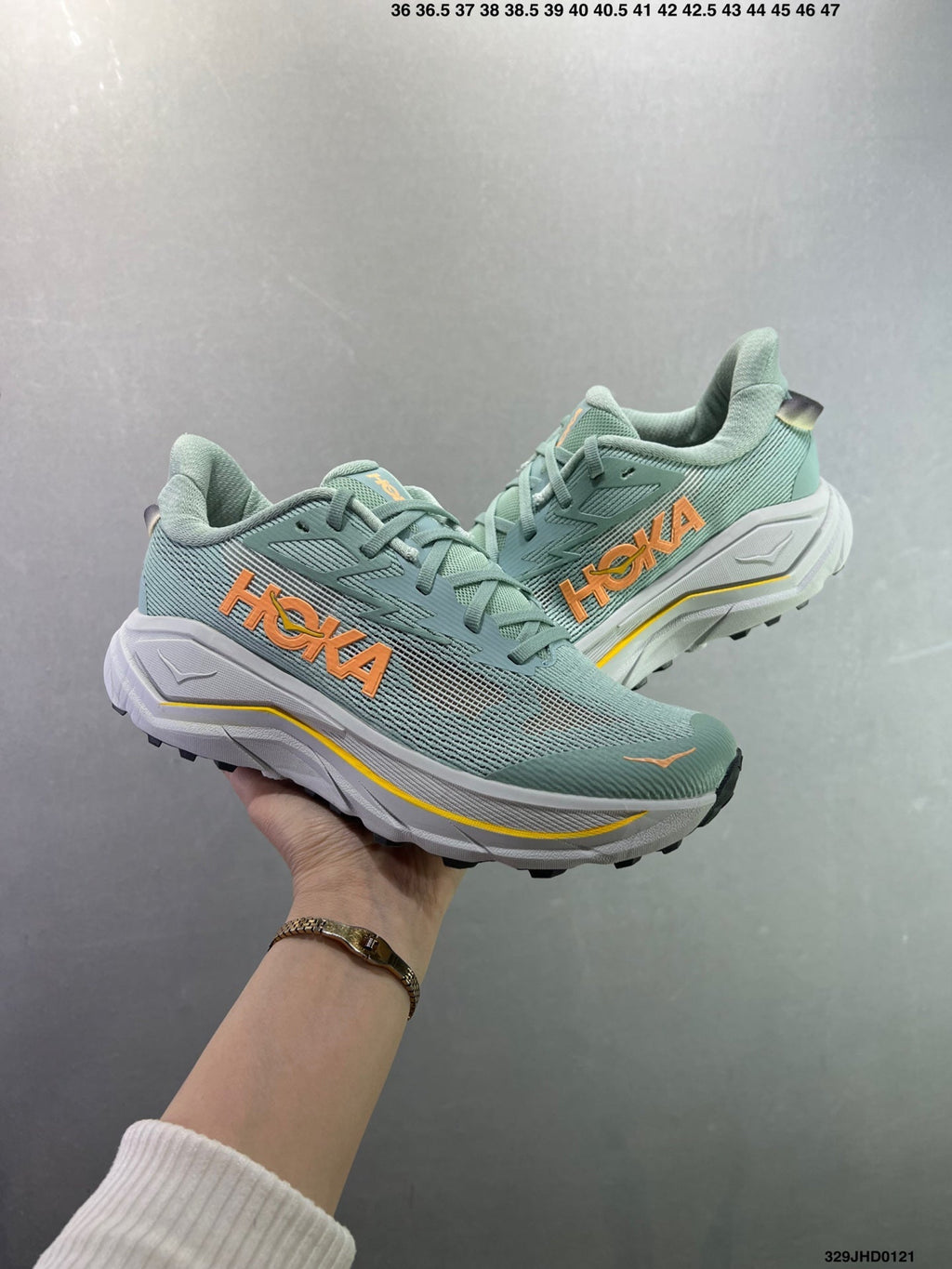 HOKA CHALLENGER 8