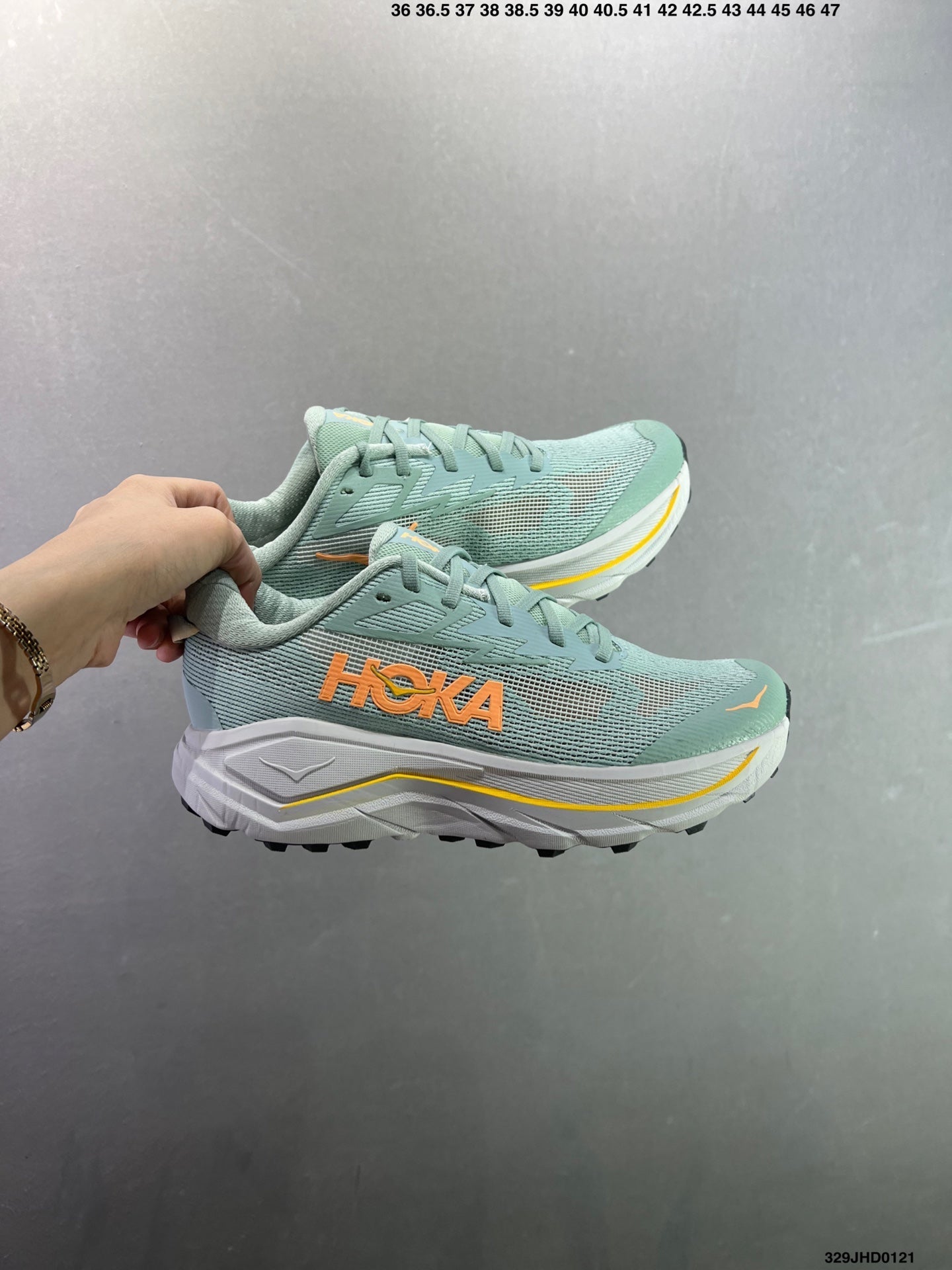 HOKA CHALLENGER 8