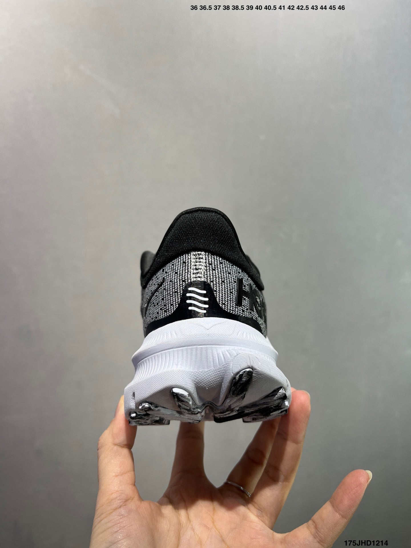 HOKA M KAWANA