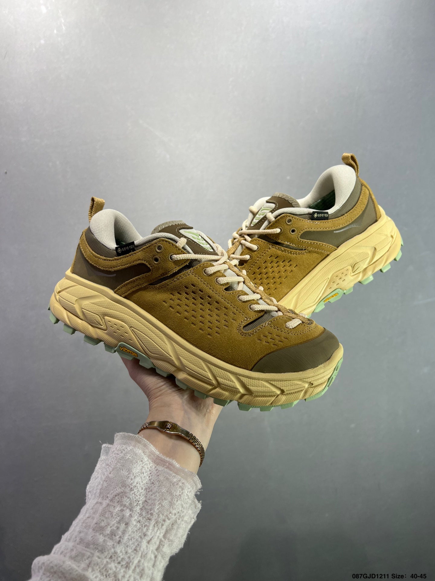 HOKA ONE ONE TOR ULTRA LO