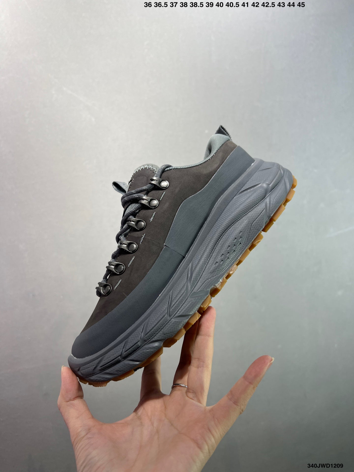 HOKA ONE ONE Tor Summit