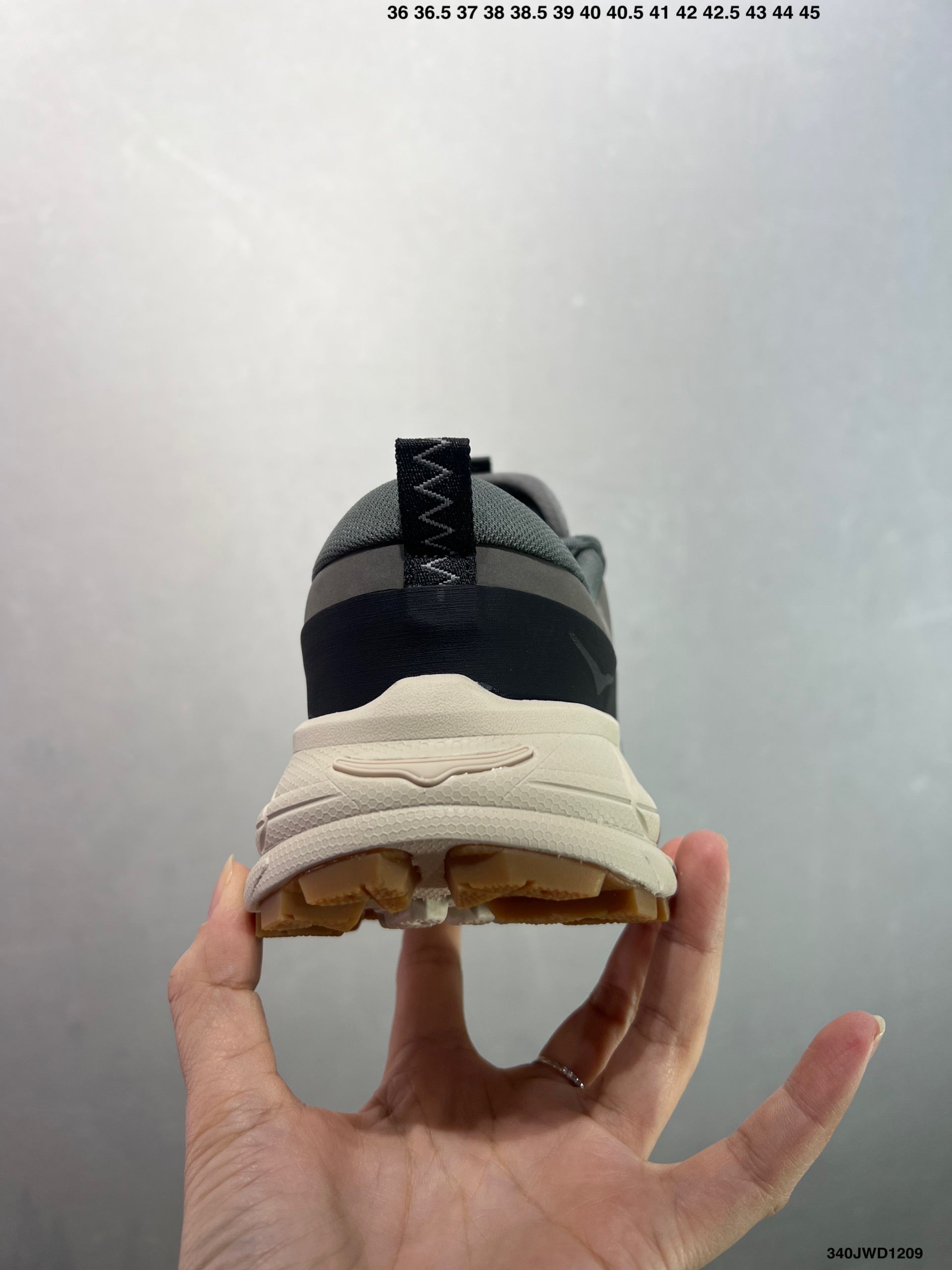 HOKA ONE ONE Tor Summit