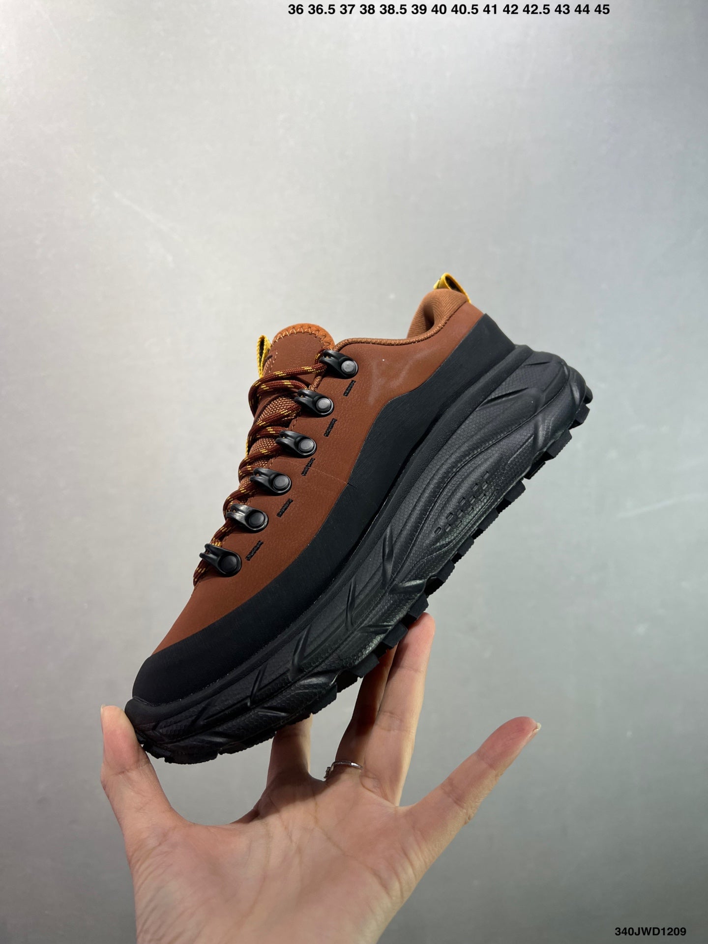 HOKA ONE ONE Tor Summit
